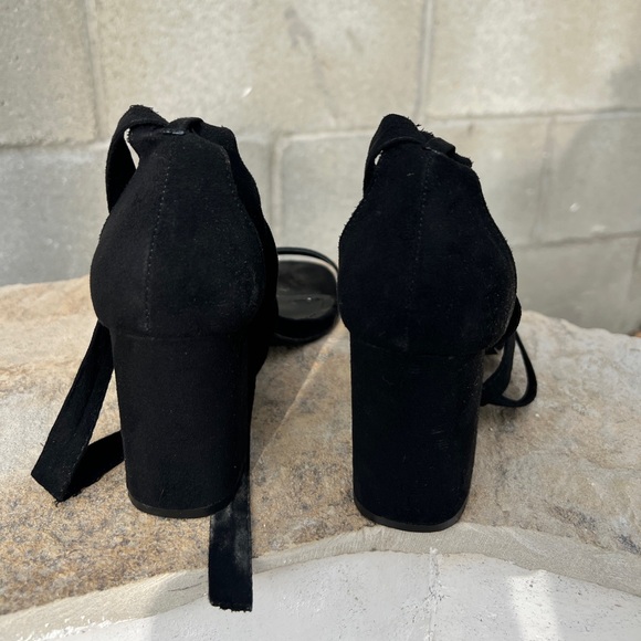 Lulus black open toed heeled sandals 
Size 6.5 - Picture 3 of 4